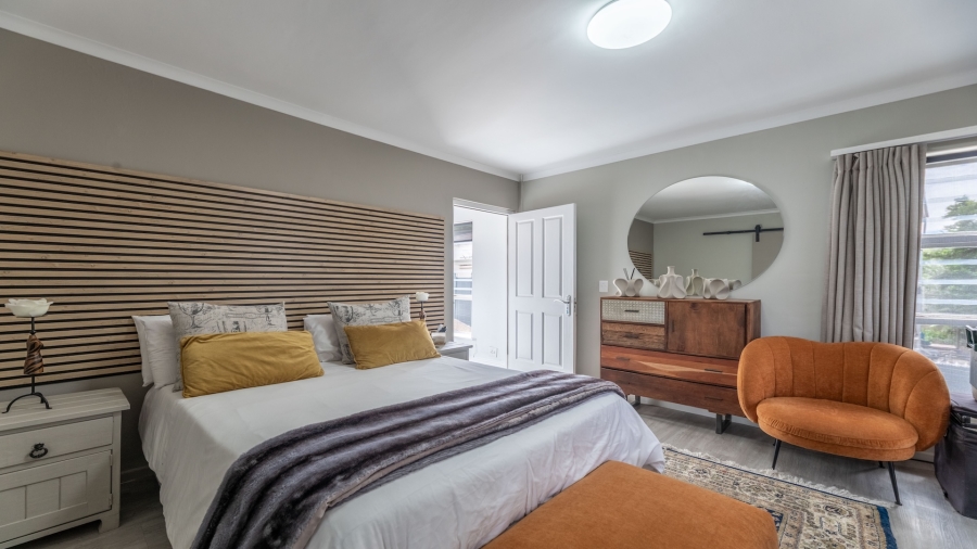 5 Bedroom Property for Sale in Flamingo Vlei Western Cape